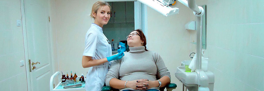 стоматолог в клініці Цілитель